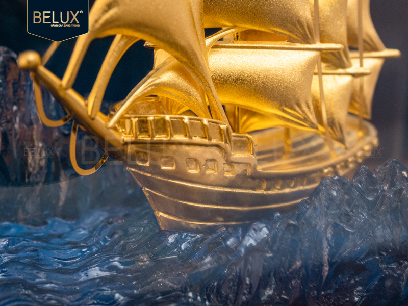 Mô hình thuyền buồm dát vàng 24k 18x24x15cm M6